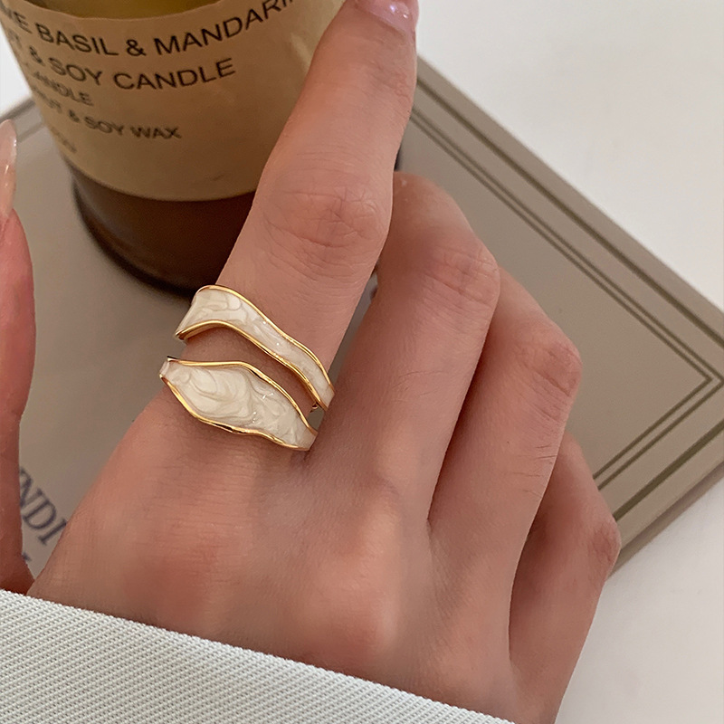 Sienna Wave Ring - Effortless Style with a Vintage Twist - 27 Trendstore