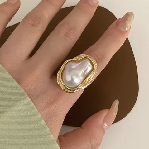 Cielo Pearl Ring - Vintage Statement ring with a Modern Edge - 27 Trendstore