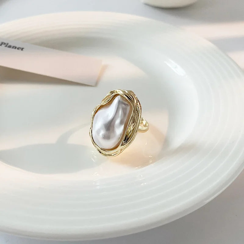 Cielo Pearl Ring - Vintage Statement ring with a Modern Edge - 27 Trendstore